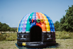 bunt, Disco Dome, Disco Kugel, Bluetooth Lautsprecher, Party, Hüpfburg, mieten Disco Dome Hüpfburg SpringDing GbR, bunt, Disco Dome, Disco Kugel, Bluetooth Lautsprecher, Party, Hüpfburg, mieten
