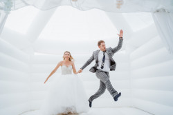 weiß, white, Wedding, Hochzeit, Hochzeitshüpfburg, Blumengirlande, Party, Hüpfburg, mieten, Feier SpringDing GbR Hüpfburgverleih Wedding, Hochzeit, Hüpfburg, mieten, Braut, weiß, white, Wedding, Hochzeit, Hochzeitshüpfburg, Blumengirlande, Party, Hüpfburg, mieten, Feier